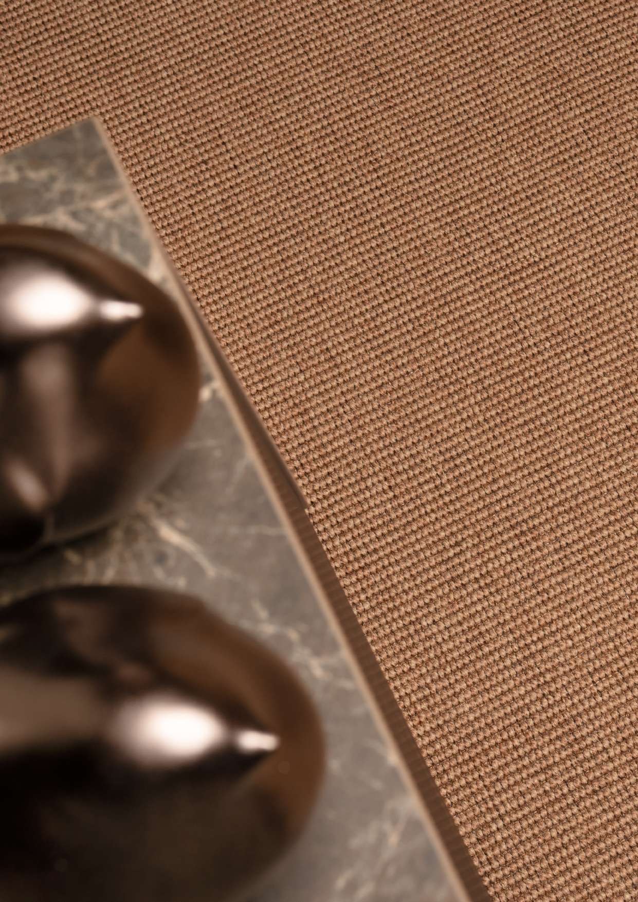 Elly Premium Sisal Bouclé dokuma ve mermer dekor detayı